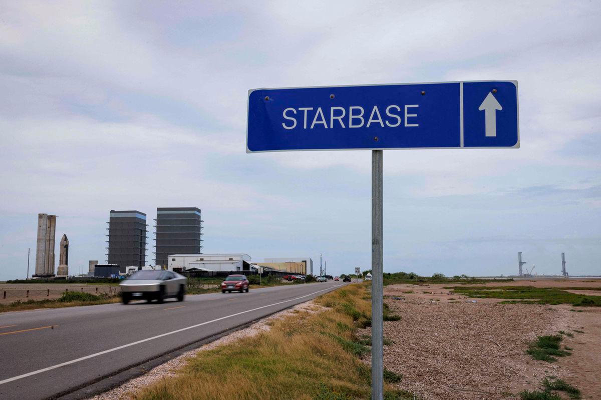 SpaceX Starship explodes on Texas launch pad