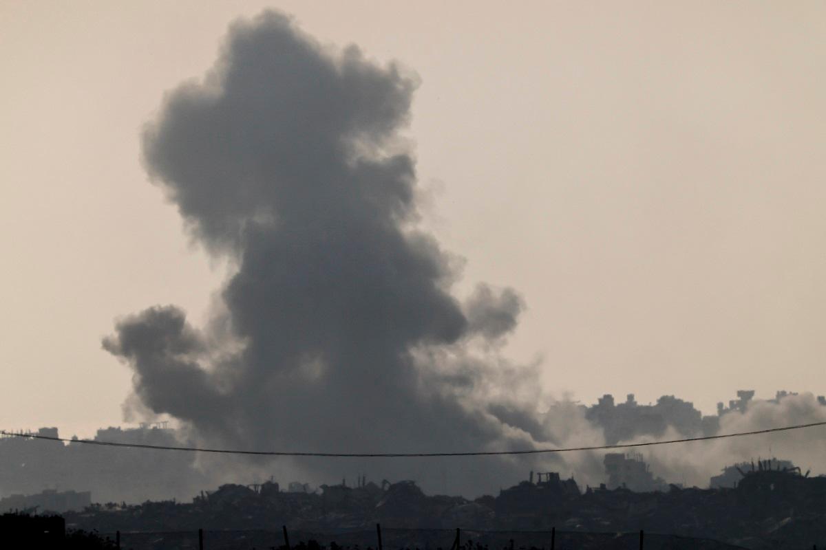 Israeli attack near aid delivery point kills 31 in Gaza, truce talks falter