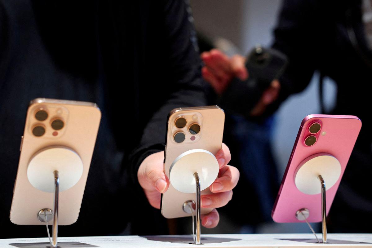 Foreign phone sales in China drop 9.7% as Apple faces local competition