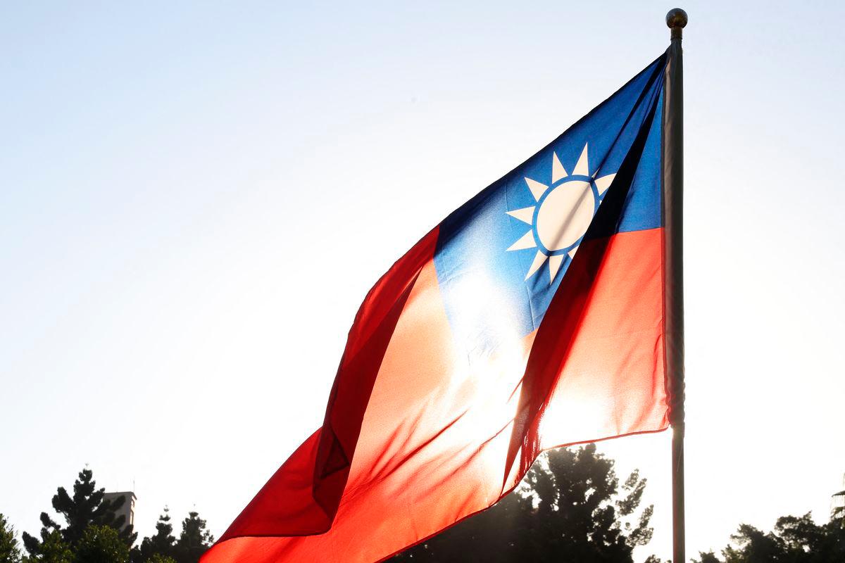Taiwan jails 10 people for spying for China