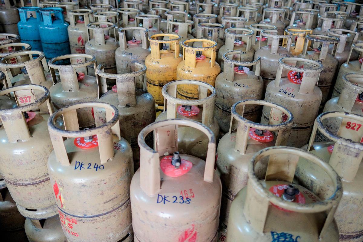 KPDN serbu aktiviti seludup LPG subsidi di Ulu Tiram