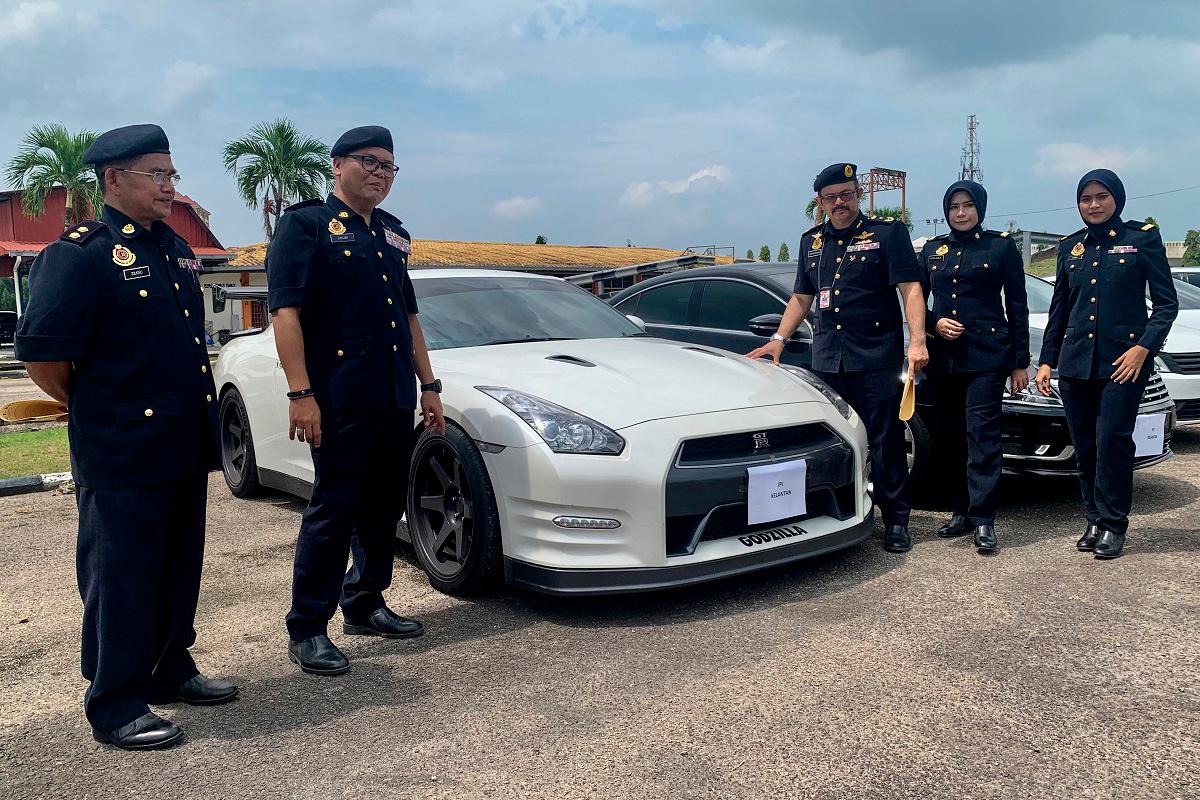 Kelantan RTD seizes RM5 million luxury cars in statewide operation