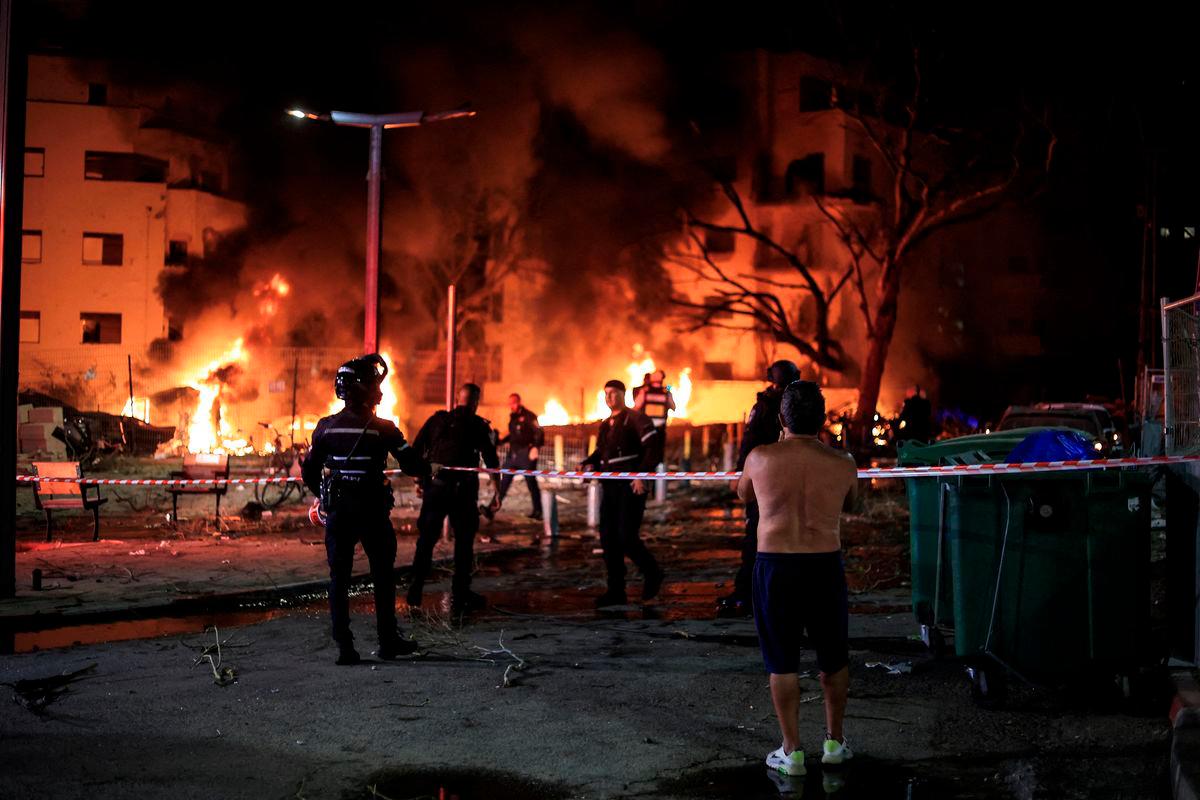 Iranian missiles hit Israels Tel Aviv, Haifa