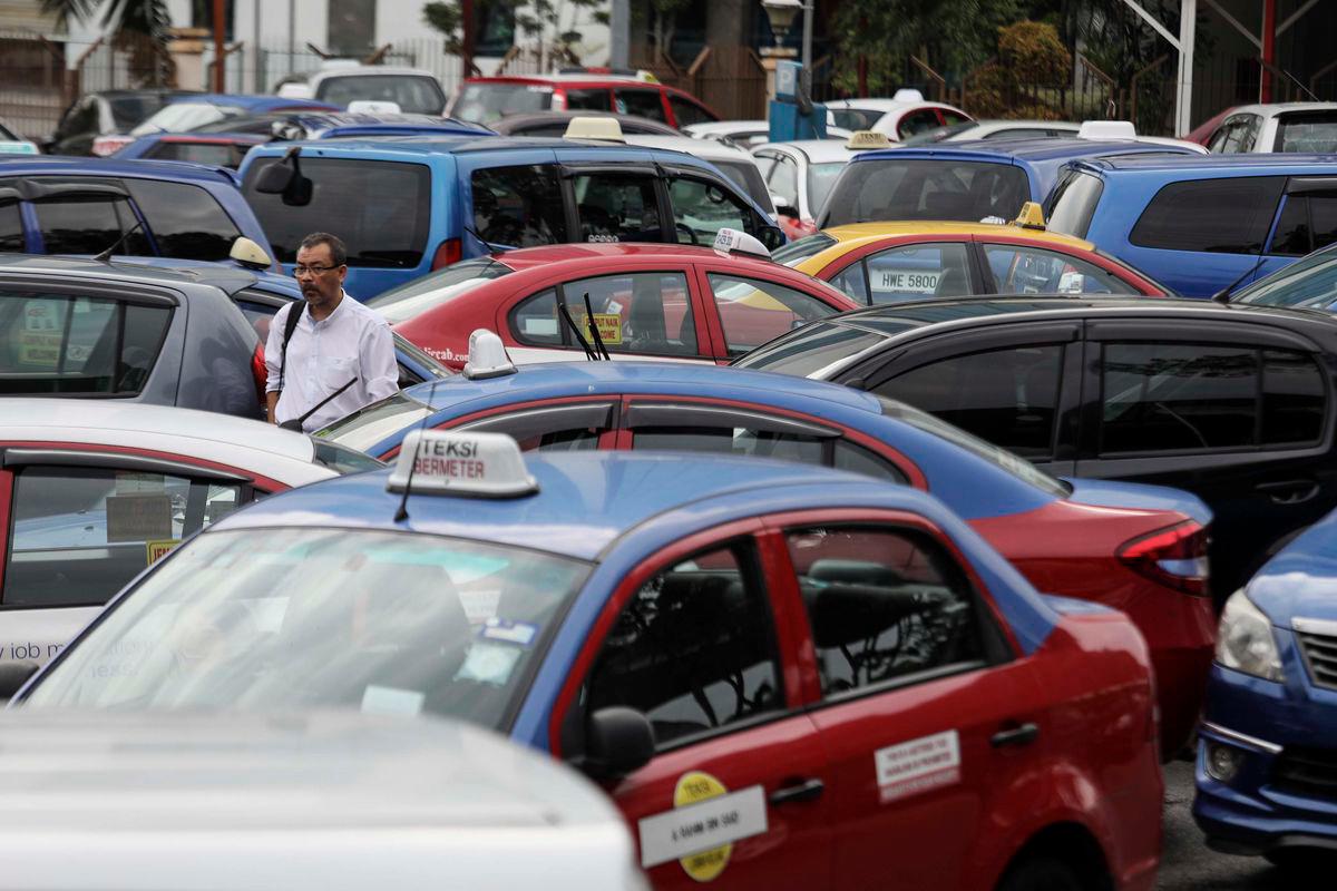 Malaysia transport minister calls for end to taxi touting at KLIA