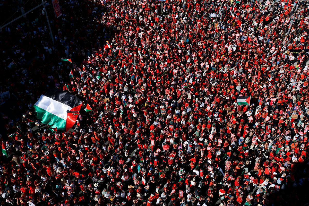 Tens of thousands march for Palestinians in Brussels