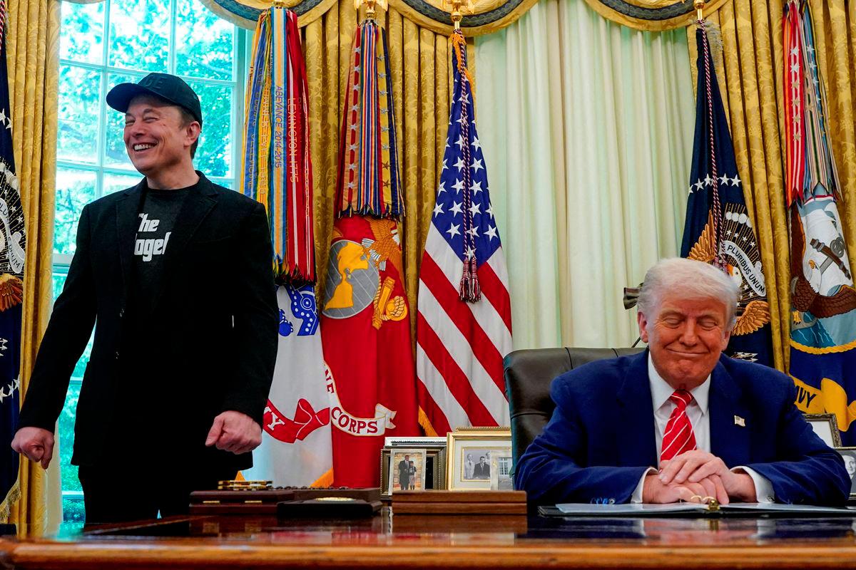Trump lauds Musk in Oval Office as billionaires turbulent tenure ends
