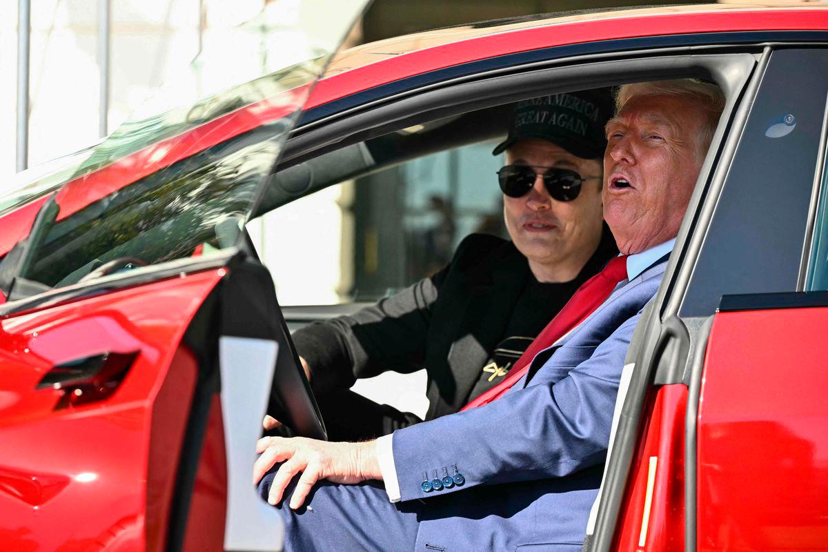 Trump scuppers idea of calling Musk after row, may ditch Tesla