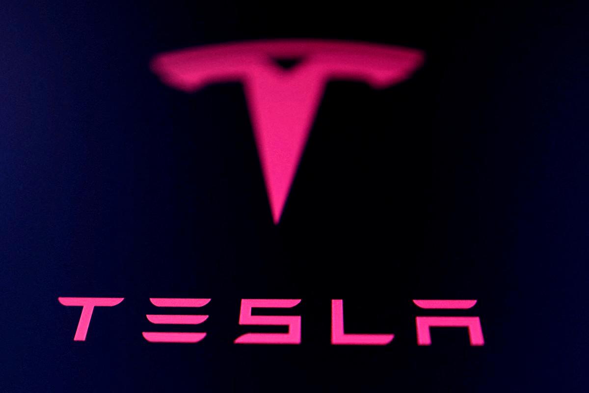 Tesla ordered to pay $243m in fatal Autopilot crash case