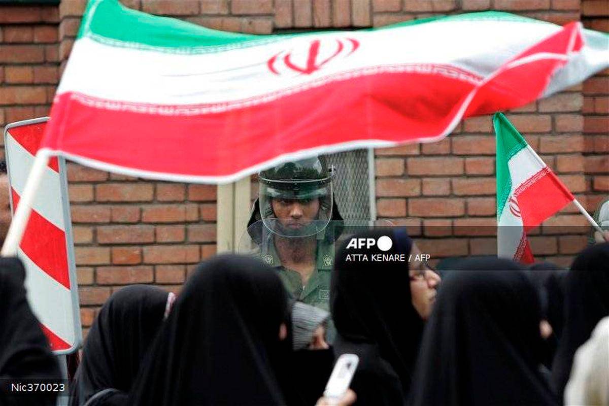 Iran policeman killed in clash with gunmen in restive southeast