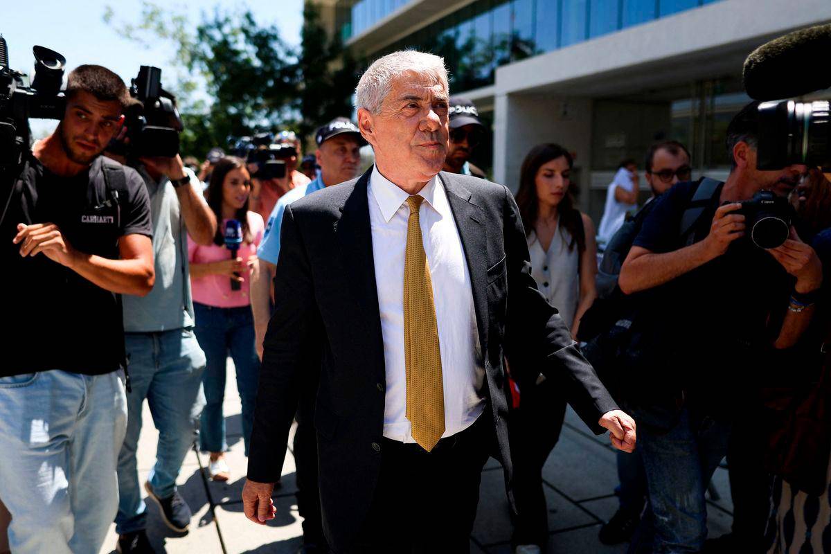 Portugal’s ex-PM goes on trial in corruption case