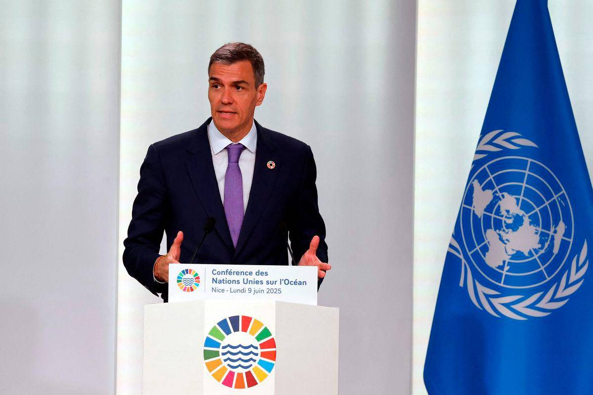 Spanish court order probe into PM over airline bailout