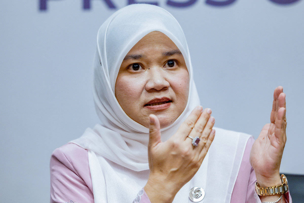 MOE to take action over upside-down Jalur Gemilang at PD school