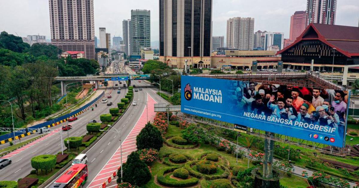 Maximise use of variable messages signboards on highways