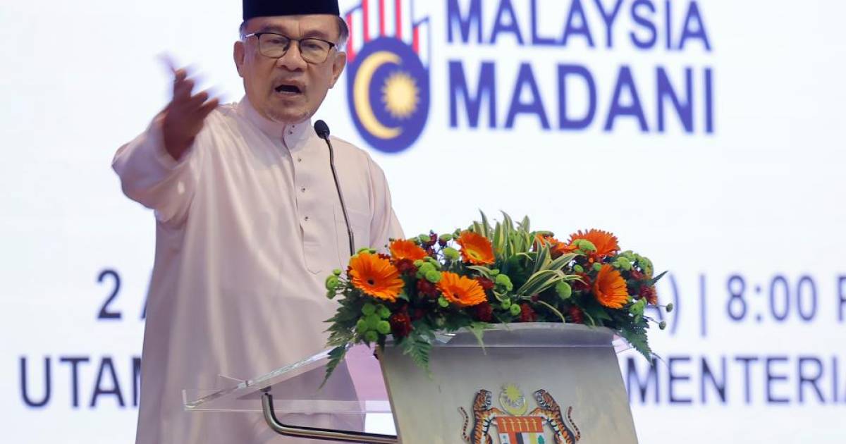 PM Anwar reminds customs, immigration personnel to serve with discipline and integrity