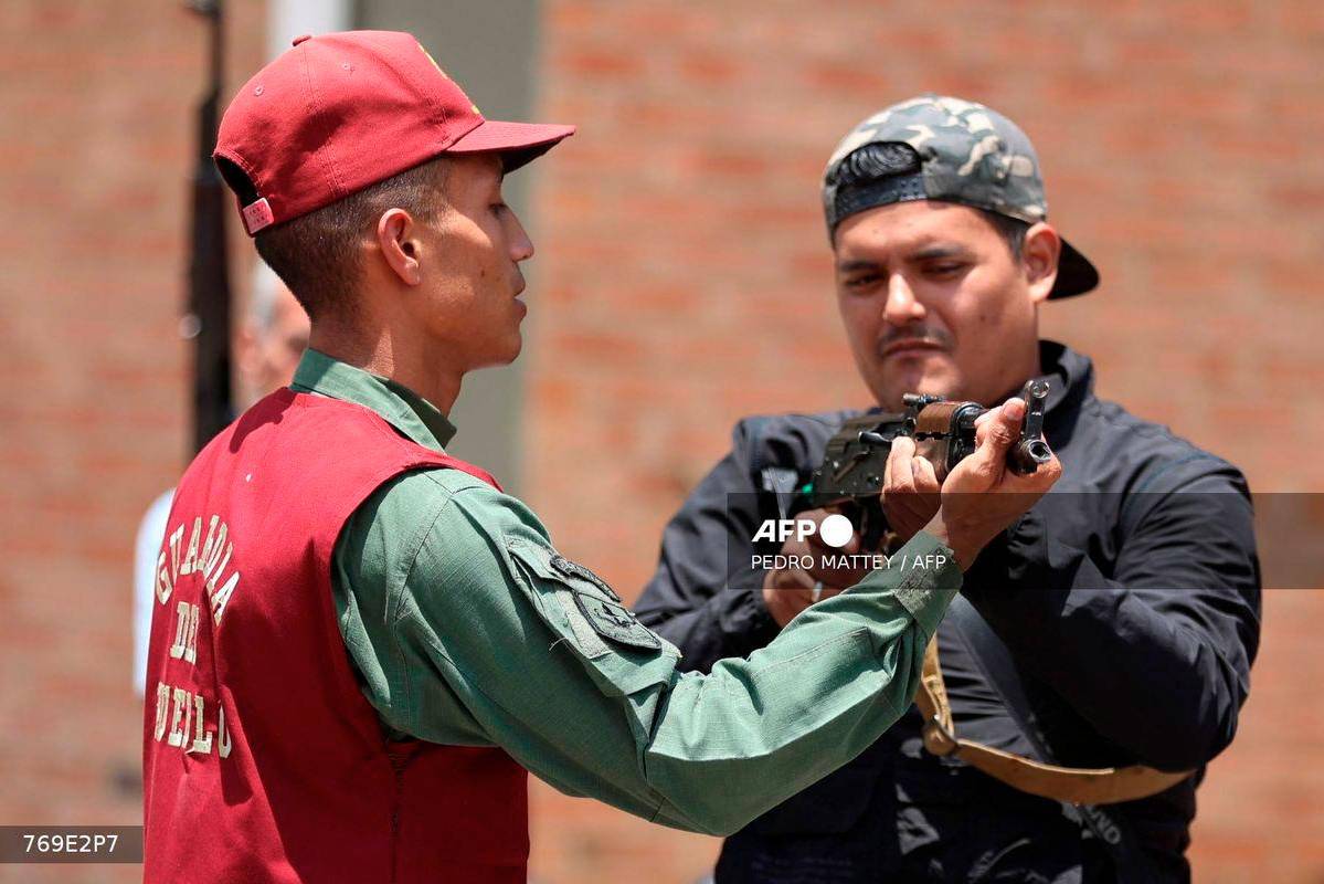 Venezuela trains civilians for military defence amid US threats