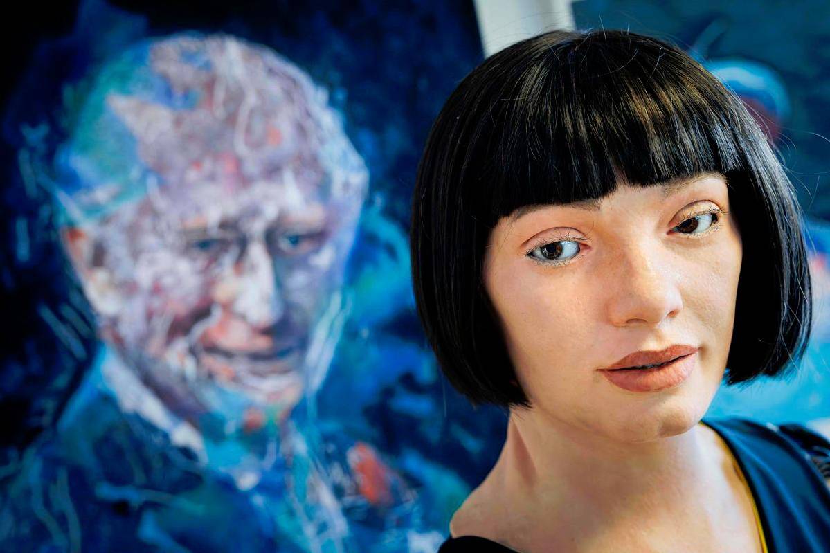 Humanoid robot says not aiming to ‘replace human artists’