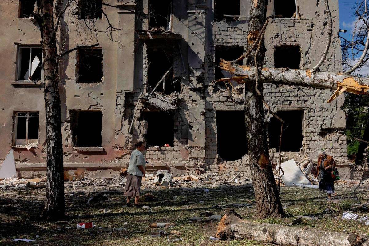 Russian strikes kill two civilians in Ukraine amid rising tensions