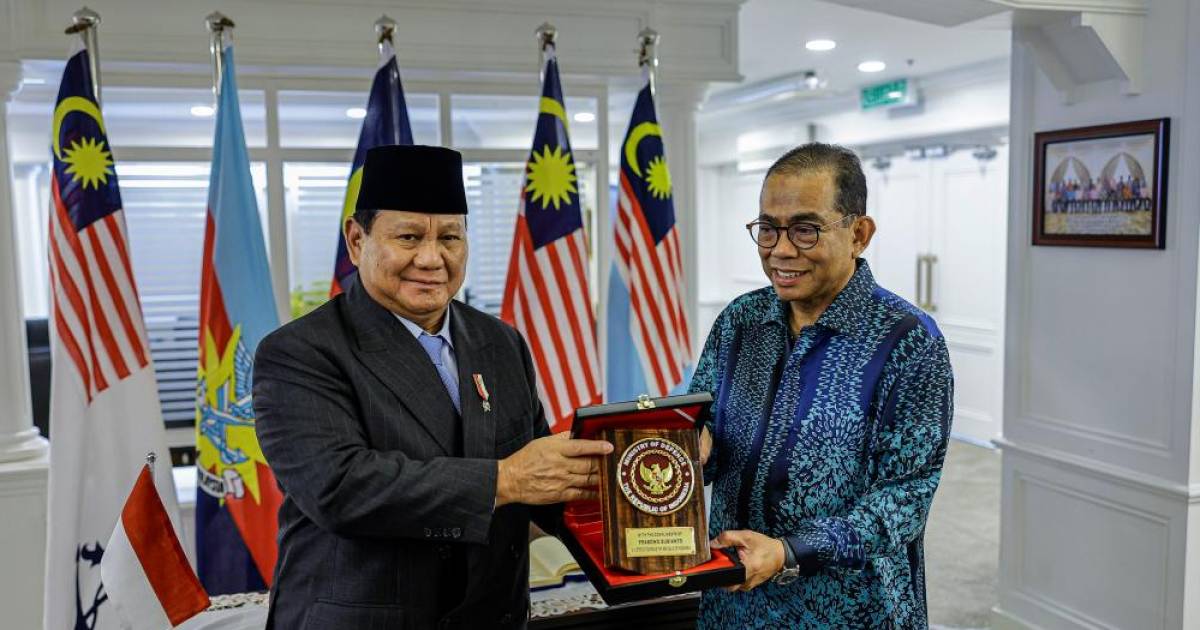 马来西亚和印度尼西亚承诺加强防务合作