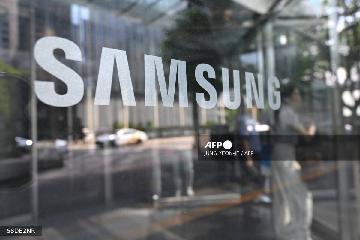 Samsung profits drop 55% as US chip export curbs hit China sales