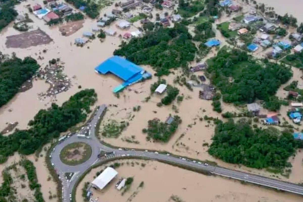 Sarawak floods disrupt daily life and travel