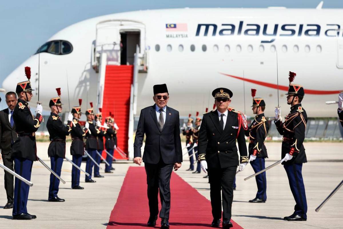 PM Anwar arrives in Paris for official visit to France