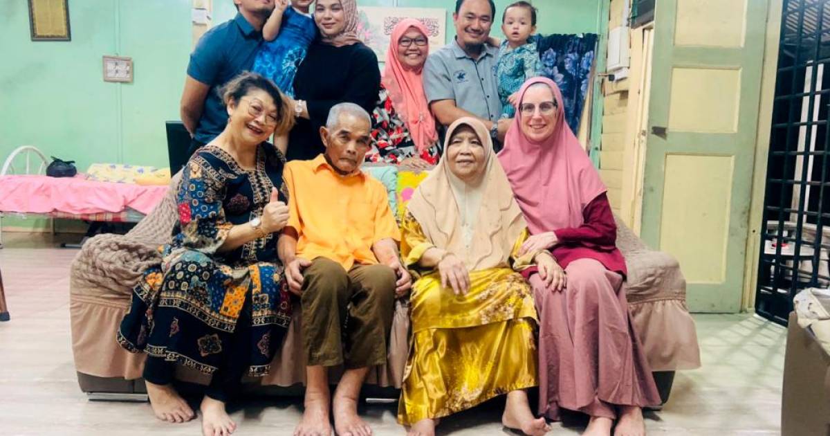 美国女子时隔47年后重访马来西亚寄宿家庭