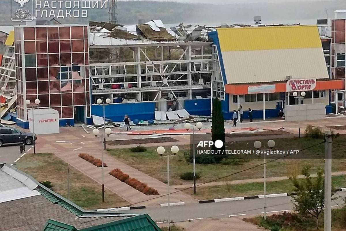 Ukraine and Russia exchange attacks leave five dead in border regions