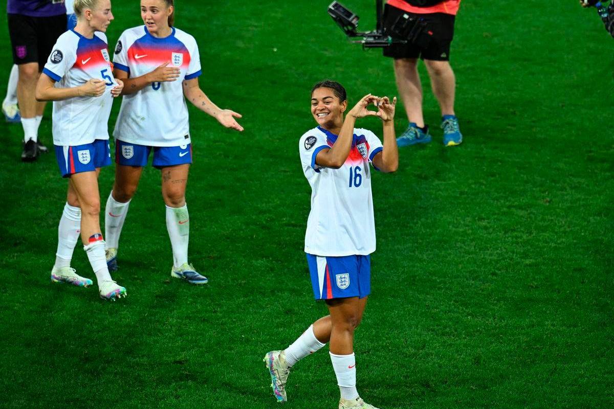 England Crush Wales 6-1 to Reach Euro 2025 Quarter-Finals
