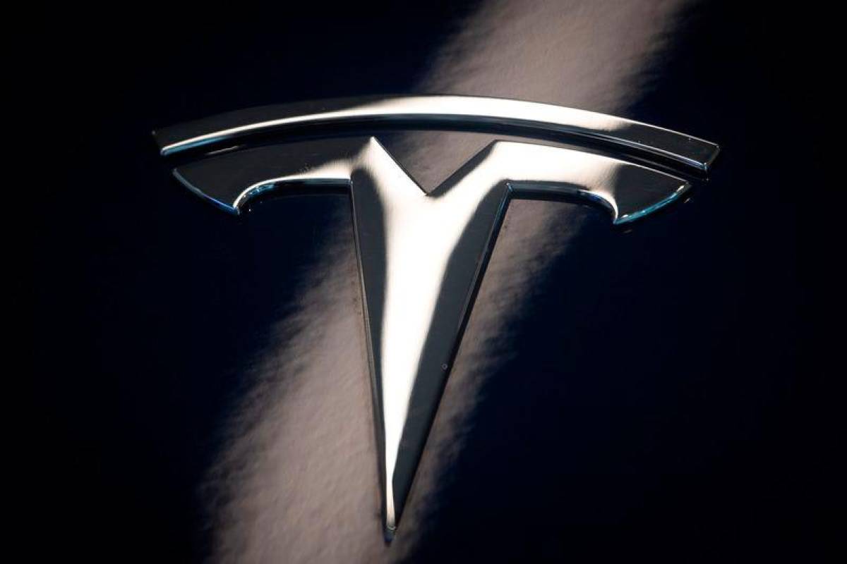 EVs boost German auto sales, Tesla falls again