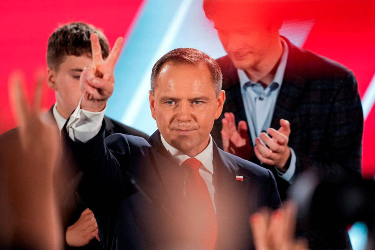 Polish nationalist Nawrocki wins presidency in setback for pro-EU government