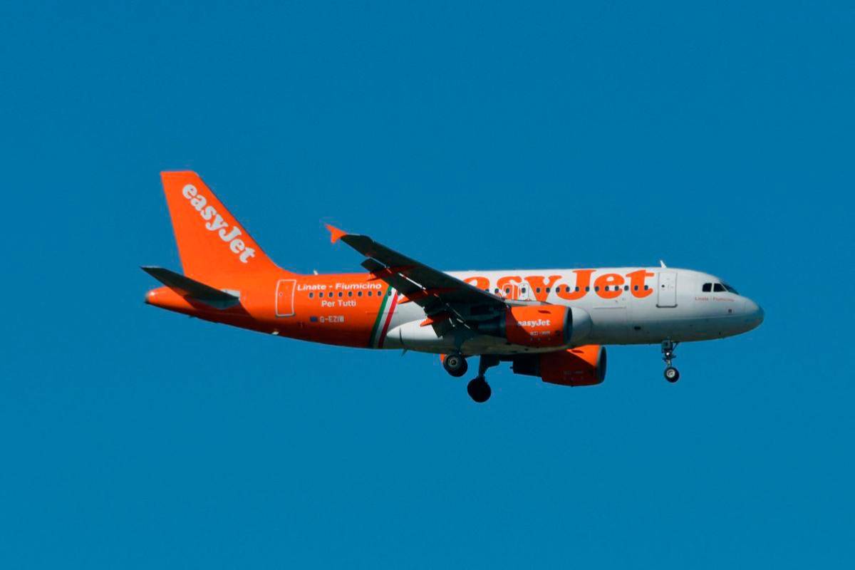 Easyjet flight does U-turn after passenger tries to enter cockpit
