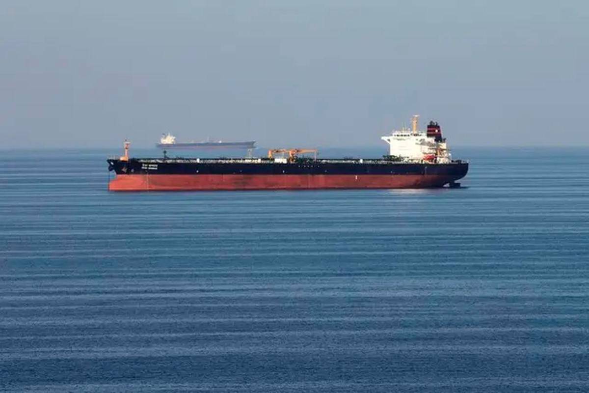 24 rescued as oil tankers collide off UAE, sparking fire