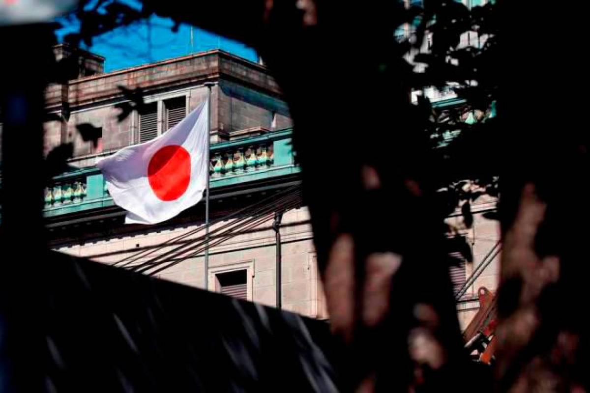 Japan braces for more quakes, authorities dismiss doomsday hype