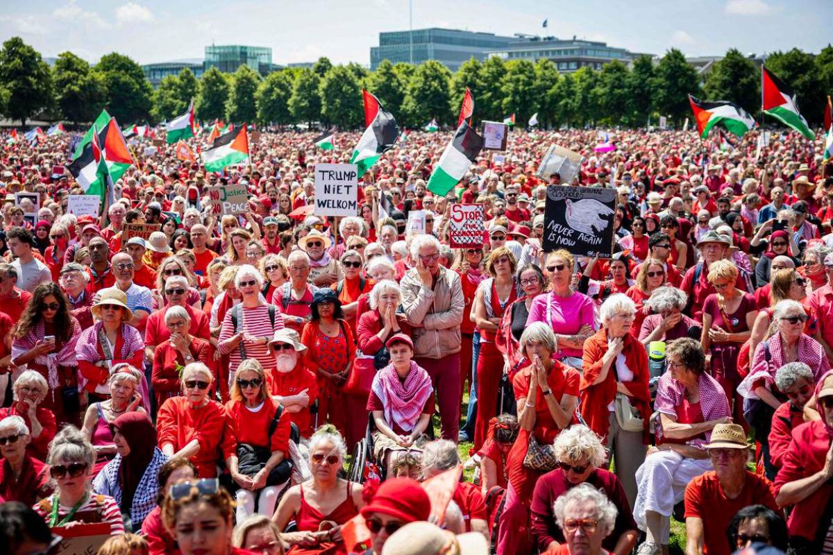 Tens of thousands rally in Dutch Gaza protest