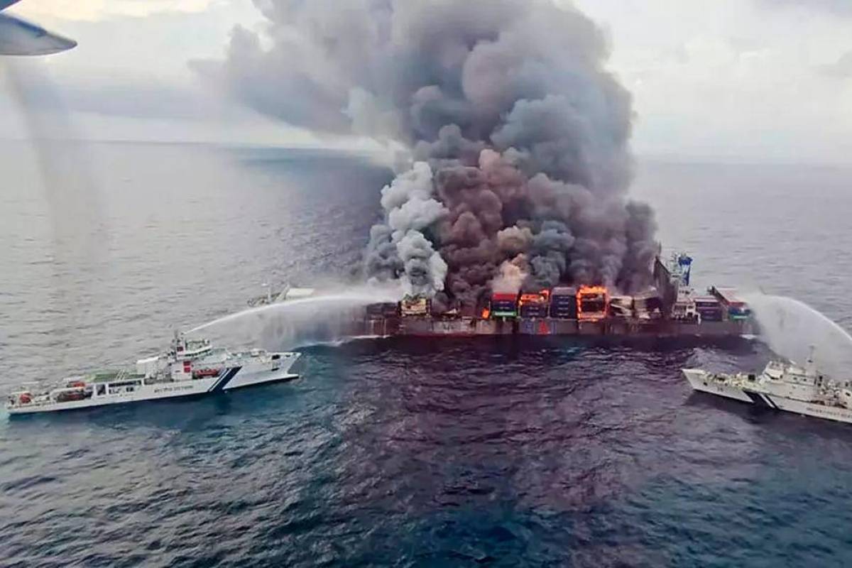 Indian coastguard battles blaze on container ship