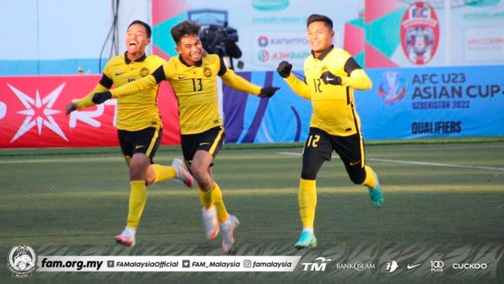 Muhammad Nur Azfar Fikri Azhar (middle) vows to play without fear if he is fielded as the main eleven in the clash against Laos. Credit: Facebook/FAM