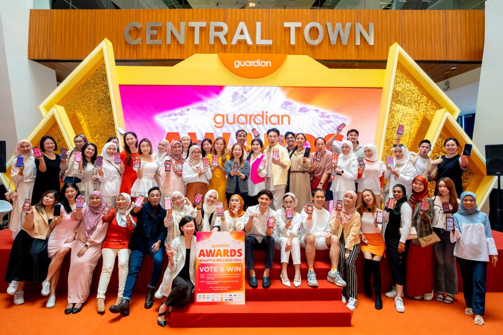 Friends of Guardian Malaysia showing their phone screens after submitting votes for the Fan Favourites section of the Guardian Awards Beauty &amp; Wellness 2024.