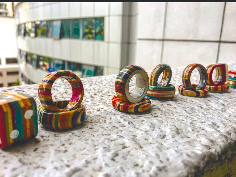 $!Rings made from old skateboards. – Picture courtesy of Adeeb Kasarsi