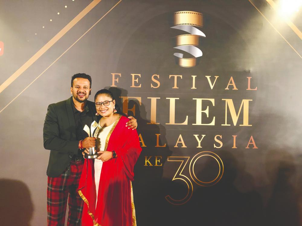 Vimala (right) and Denes at the 30th Festival Filem Malaysia.