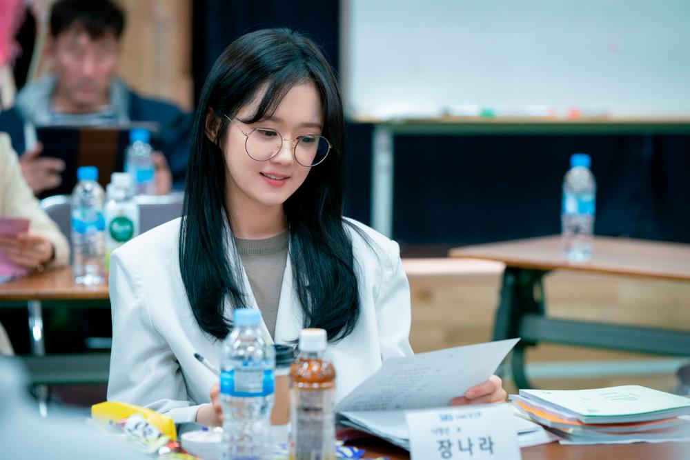A scene from VIP, starring South Korean singer-actress Jang Na-ra. – SBS