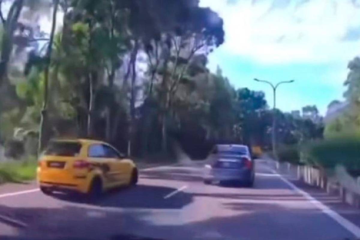 Genting Road Rage: Two drivers fight during downhill journey