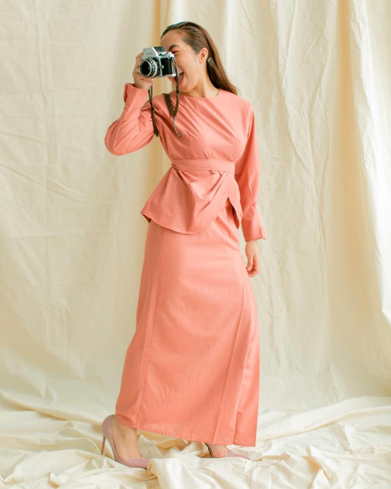 $!Nadine Jasmine as The Photographer. – COURTESY OF SEJIWA