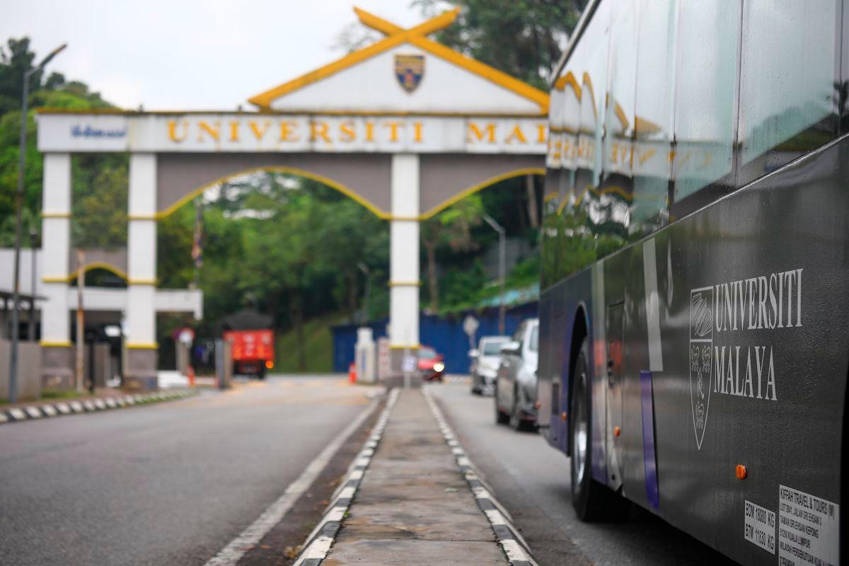 Tinjauan di sekitar pintu gerbang Universiti Malaya. - ADAM AMIR HAMZAH / theSun