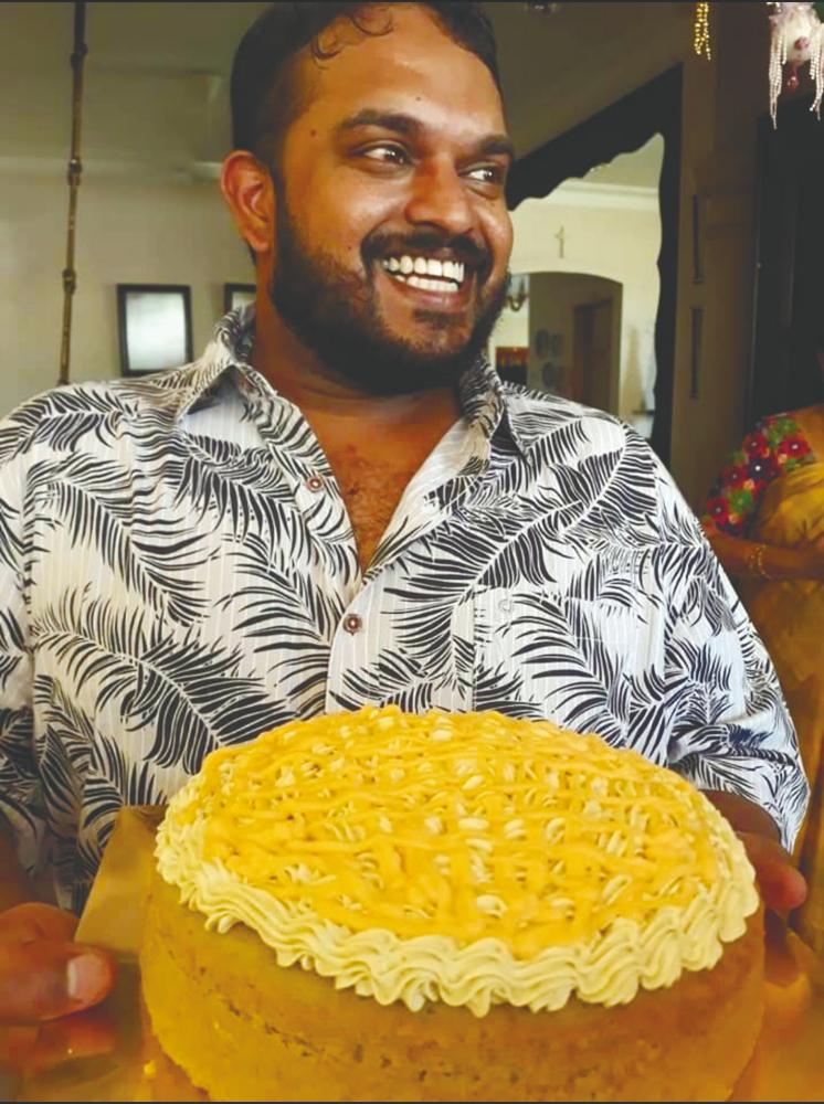 $!Arvin Reuben Yuvaraj with one of the many cakes he has concocted during the MCO. – Courtesy of Arvin Reuben Yuvaraj