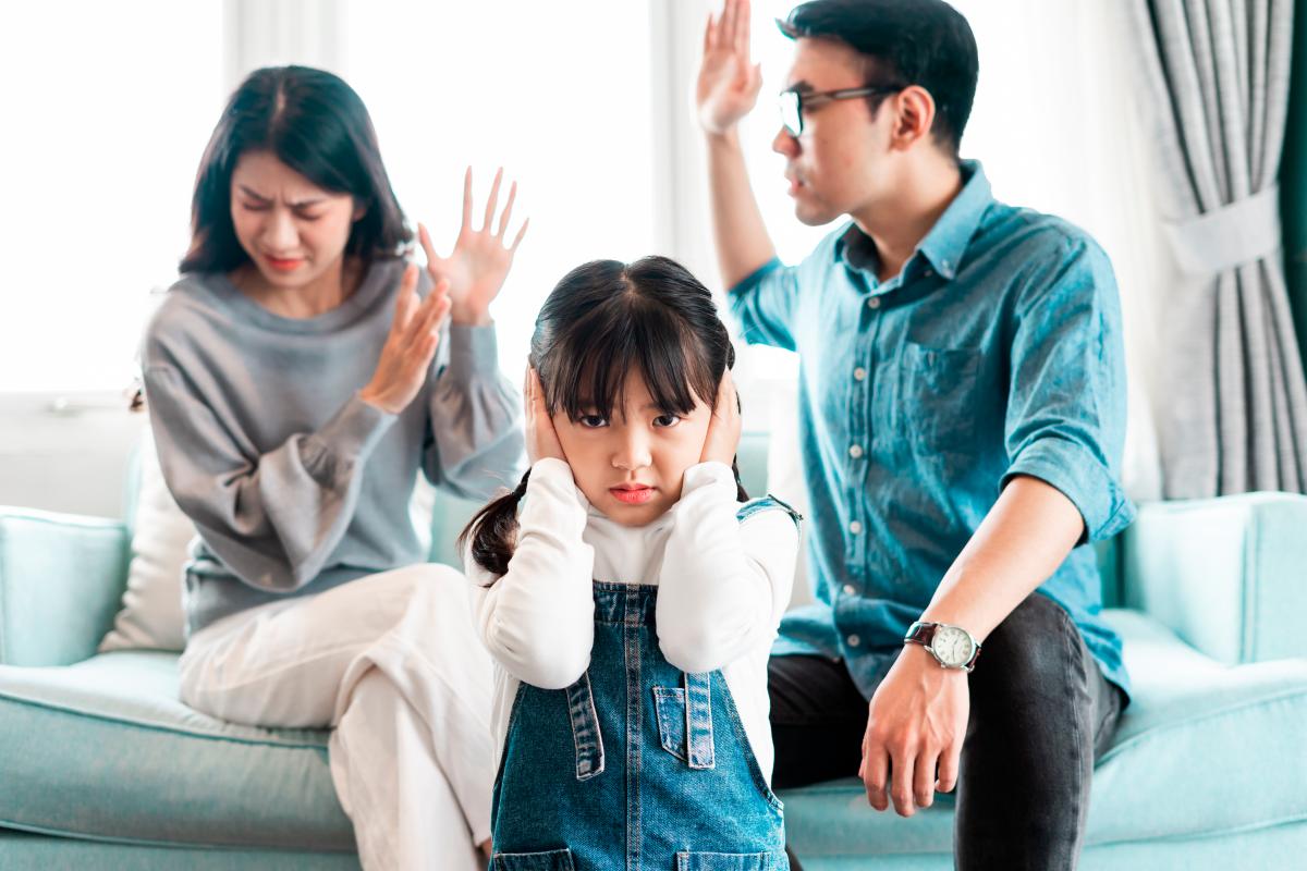 Parents arguing while their child realises blood ties do not always mean harmony. $!Parents arguing while their child realises blood ties do not always mean harmony.