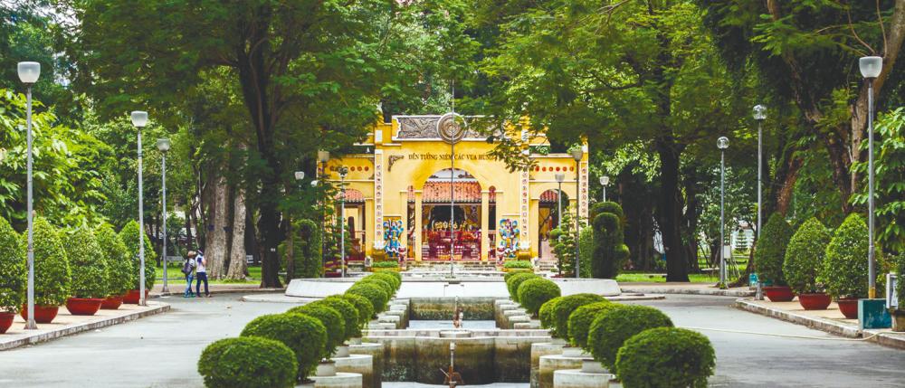 $!Vietnam’s Tao Dan Park is said to be haunted by a sprit who roams the grounds looking for his lover. – 123rf