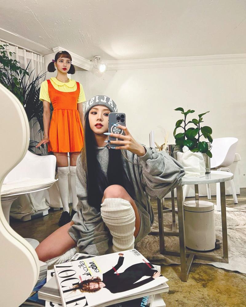 Lisa and Jisoo on Halloween. – Instagram $!Lisa and Jisoo on Halloween. – Instagram
