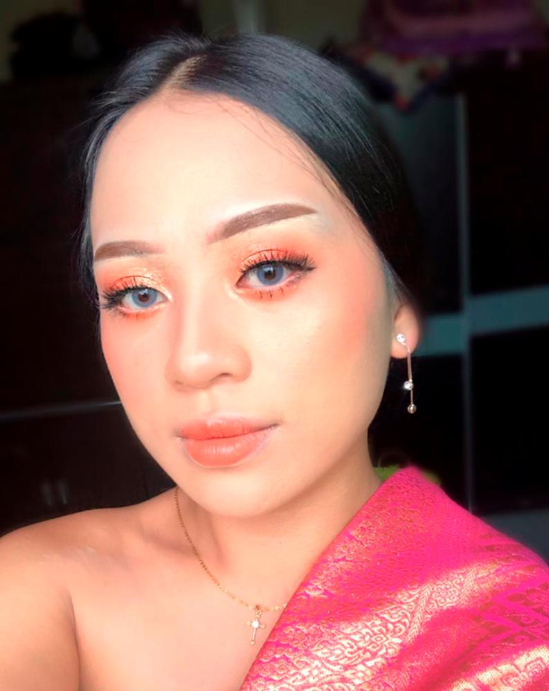 $!The art of makeup