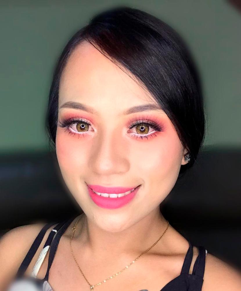 $!The art of makeup