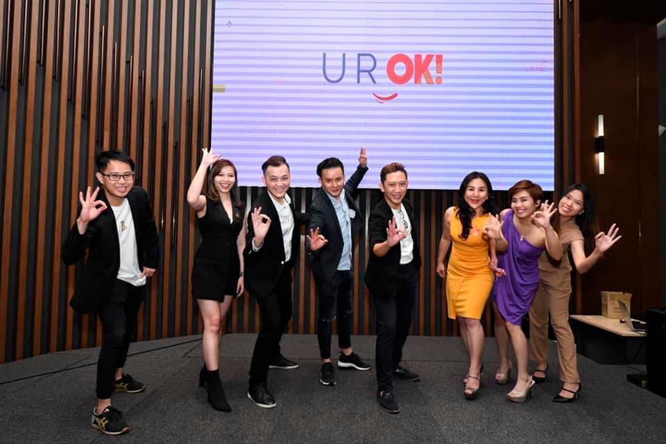 (L-R) The UR OK! team Niklaus Chia, Flyn, Irwin, Nelson Liew and Jeffrey Tham posing for pictures with ASCÉNCE representatives Veronica Teah, Janice Chin and Virgo DQian during the event.